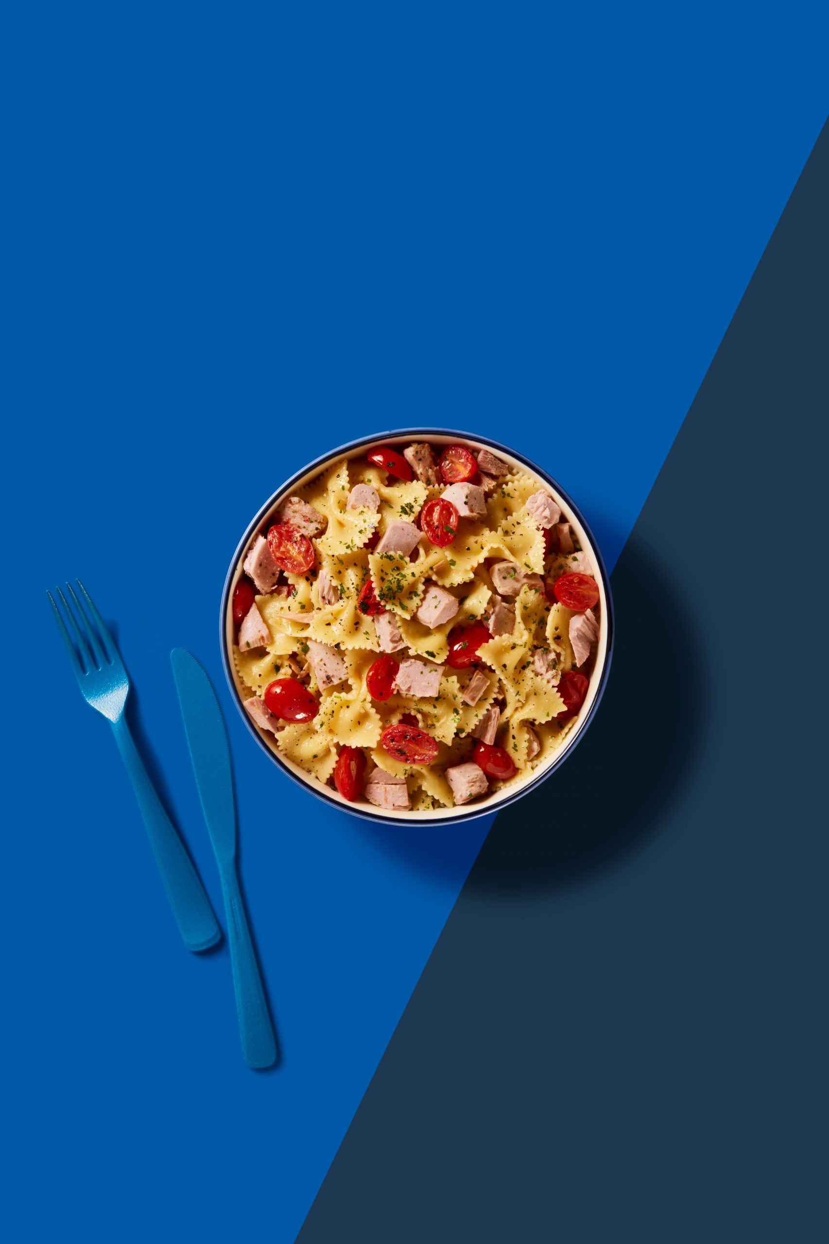Salada de Macarrão com Atum e Tomatinhos Confitados (farfalle)